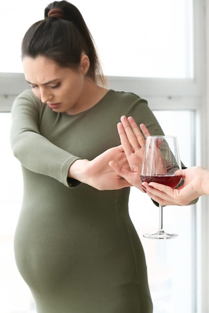 Dangers & Effects of Drinking Alcohol While Pregnant